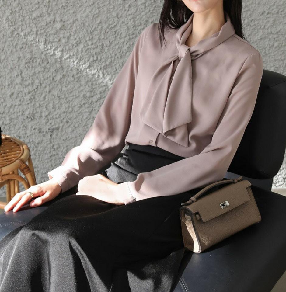 【マラソン特価】パール調ボタンボウタイブラウス・p001093 レディース 【bl】 韓国ファッション トップス ブラウス ボウタイネック リボン 長袖 パール調ボタン ナチュラルライン 無地 オフィスカジュアル OL 大人カジュアル お出かけ カジュアル MKT セール