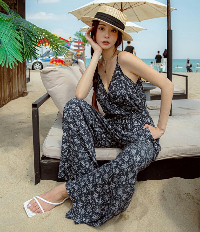 ストラップ付花柄キャミオールインワン・p002294 レディース 【pt】オールインワン パンツ ロング丈 柄 模様 総柄 花柄 ストラップ キャミ 鎖骨 デコルテ Vネック セクシー 肌見せ 春 夏 大人 海 リゾート 韓国ファッション MKT