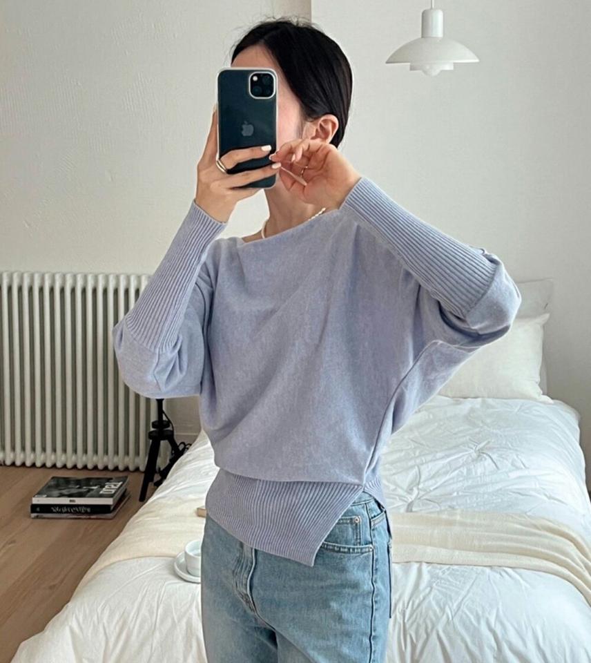 2WAYスリットドルマンニット・p002651 レディース 【tops】トップス ニット セーター 長袖 単色 無地 シンプル ベーシック 長袖 パステル 2WAY ボートネック 鎖骨 デコルテ ワンショルダー 秋 冬 キュート フェミニン セクシー 韓国ファッション MKT