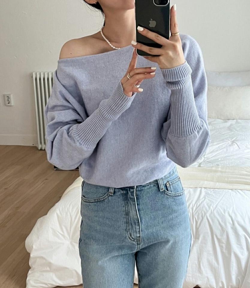 2WAYスリットドルマンニット・p002651 レディース 【tops】トップス ニット セーター 長袖 単色 無地 シンプル ベーシック 長袖 パステル 2WAY ボートネック 鎖骨 デコルテ ワンショルダー 秋 冬 キュート フェミニン セクシー 韓国ファッション MKT