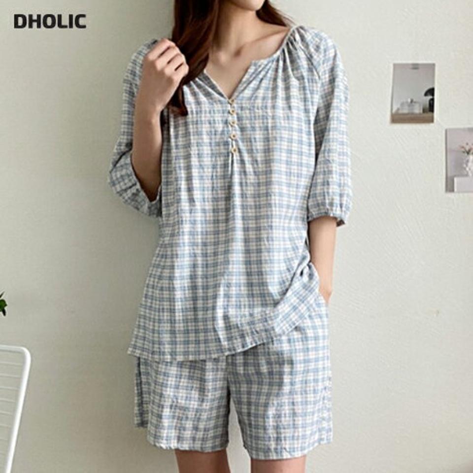 チェックボタンパジャマSET・p002656 レディース 【uw】セット パジャマ 部屋着 寝巻 ルームウェア トップス 七分袖 7分袖 柄 模様 チェック 鎖骨 デコルテ パンツ ショート丈 短パン 春 夏 パステル キュート 韓国ファッション MKT