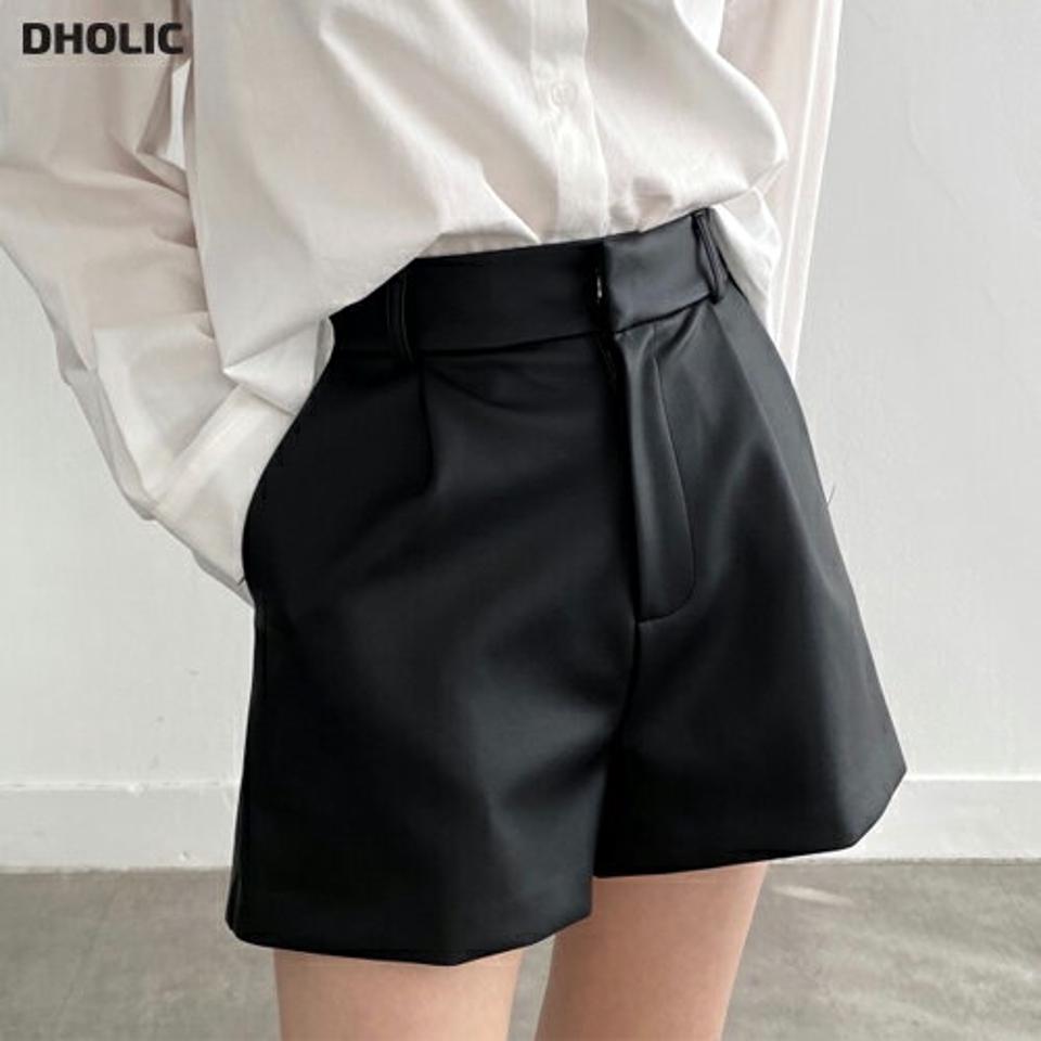 レザー調タックショートパンツ・p003017 レディース 【pt】 韓国ファッション ボトムス パンツ ショート丈 ハーフパンツ ハイウエスト タック レザー調 光沢 ワイド ショートパンツ 無地 シンプル 大人カジュアル 春 夏 カジュアル MKT