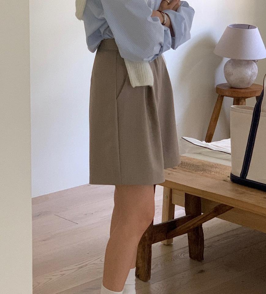 ダブルループハーフパンツ・p002866 レディース 【pt】 韓国ファッション ボトムス パンツ ハーフパンツ 半ズボン ハイウエスト ダブルループ タック ワイド 台形 無地 シンプル ベーシック デイリー 大人カジュアル 春 夏 カジュアル MKT