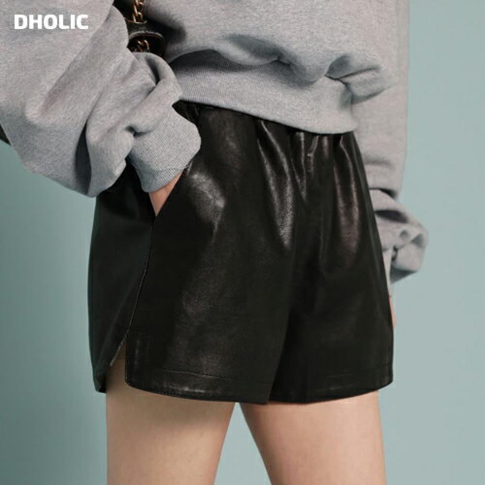 レザー調イージーショートパンツ・t00226 レディース 【pt】ボトムス ショート ショートパンツ レザー調 ウエストゴム ショート丈 スリット 無地 単色 シンプル フェミニン カジュアル 可愛い かわいい 春 秋 韓国ファッション