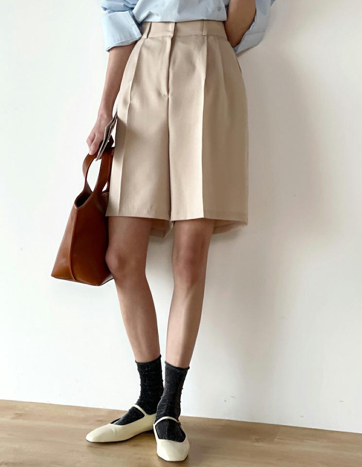 ツータックハーフスラックス・t00223 レディース 【pt】ボトムス ショート ショートパンツ スラックス ツータック ワイド センタープレス ハイウエスト ハーフ丈 シンプル フェミニン カジュアル 可愛い かわいい 春 秋 韓国ファッション