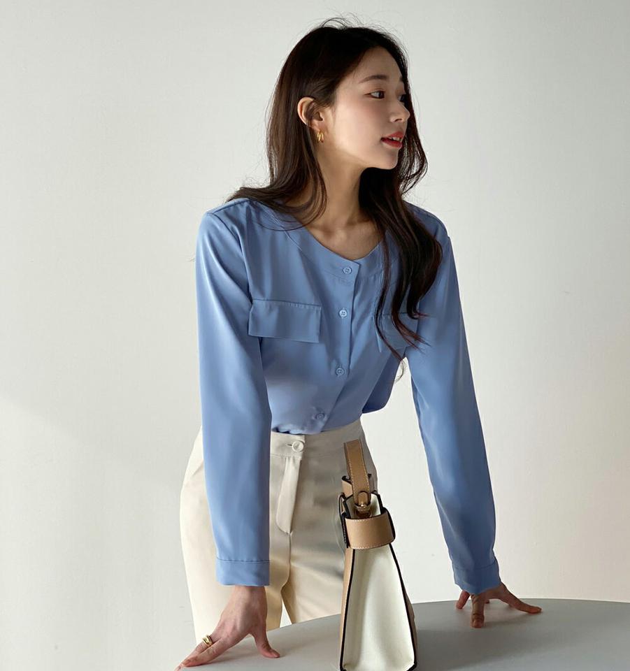 ラウンドネックフラップブラウス・t00459 レディース 【bl】トップス ブラウス ラウンドネック 長袖 胸フラップ アンバランスへム ギャザー 単色 シンプル 大人 きれいめ かわいい 可愛い カジュアル フェミニン 春 秋 韓国ファッション