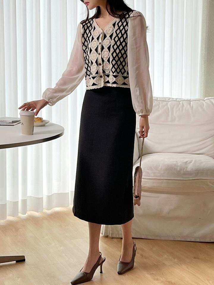 ドッキングクロシェブラウス・t00746 レディース 【bl】トップス ブラウス Vネック 長袖 パフ ダイヤ 花柄 クロシェ編み スカラップヘム クロップド丈 シンプル 大人 かわいい 可愛い カジュアル フェミニン 春 秋 韓国ファッション