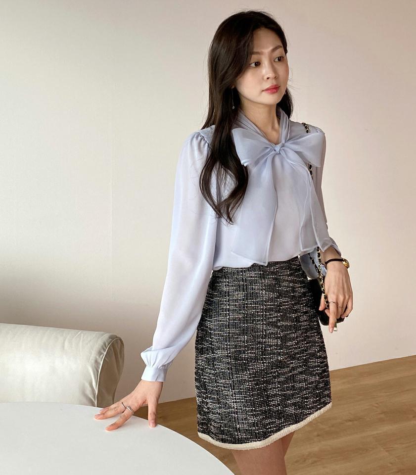 ≪人気商品再入荷≫シアーリボンパフブラウス・b00748 レディース 【bl】トップス ブラウス Vネック 長袖 パフ サテン シアー リボン バックボタン シンプル 大人 きれいめ かわいい 可愛い カジュアル フェミニン 春 秋 韓国ファッション