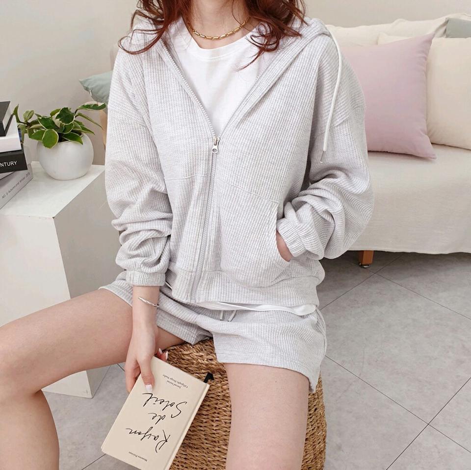 【スーパーセール特価】ドロストリブパーカー&ショートパンツ・p003180 レディース 【pt】セットアップ セット setup パーカー アウター 長袖 フード フーディ 単色 無地 シンプル ベーシック ドロップショルダー ルーズ パンツ ショート丈 秋 冬 韓国ファッション MKT