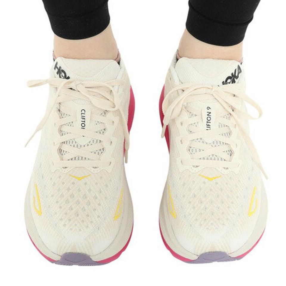 ホカ（HOKA）（レディース）ランニングシューズ クリフトン 9 ホワイト ピンク 1127896-EBDB スニーカー トレーニング ジョギング ロード 厚底