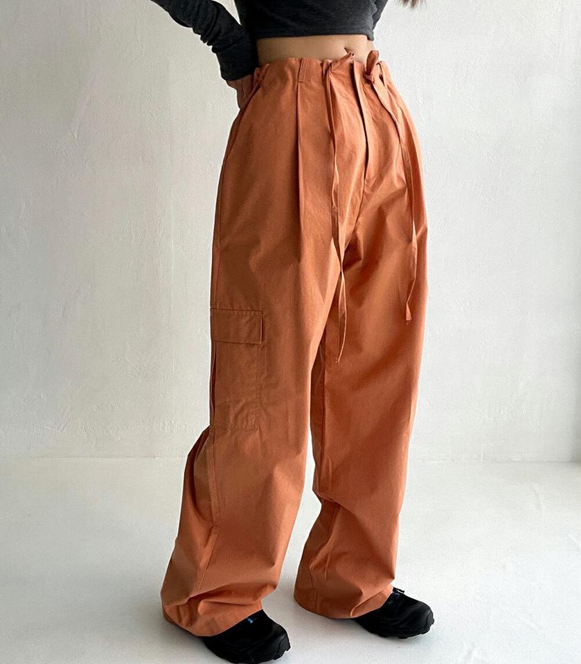 ドロストカーゴコットンパンツ・p003561 レディース 【pt】パンツ ロング丈 単色 無地 シンプル ベーシック カーゴ パラシュート ワイド 秋 冬 カジュアル モード コットン 綿 かっこいい 韓国ファッション MKT