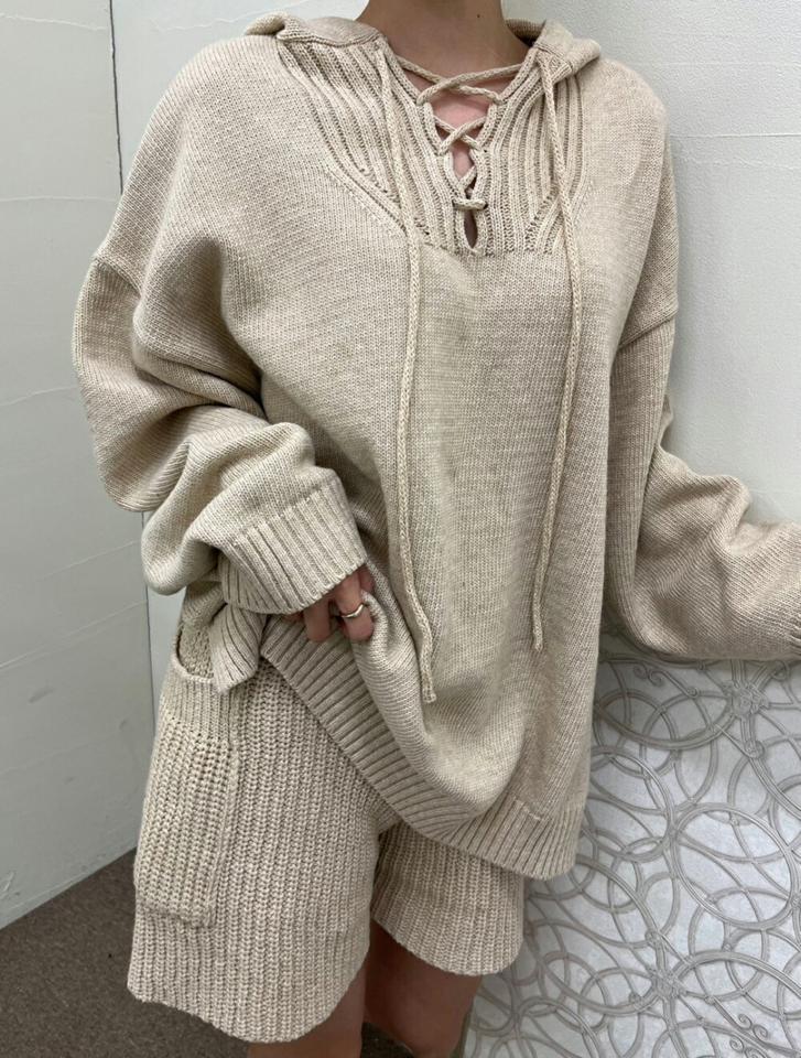 【送料無料】レースアップフードニット&ショートパンツSET・p002852 レディース 【pt】セットアップ セット setup ニット トップス 長袖 セーター 単色 無地 ユニーク 個性的 フード パンツ ショート丈 秋 冬 カジュアル ラフ 韓国ファッション MKT