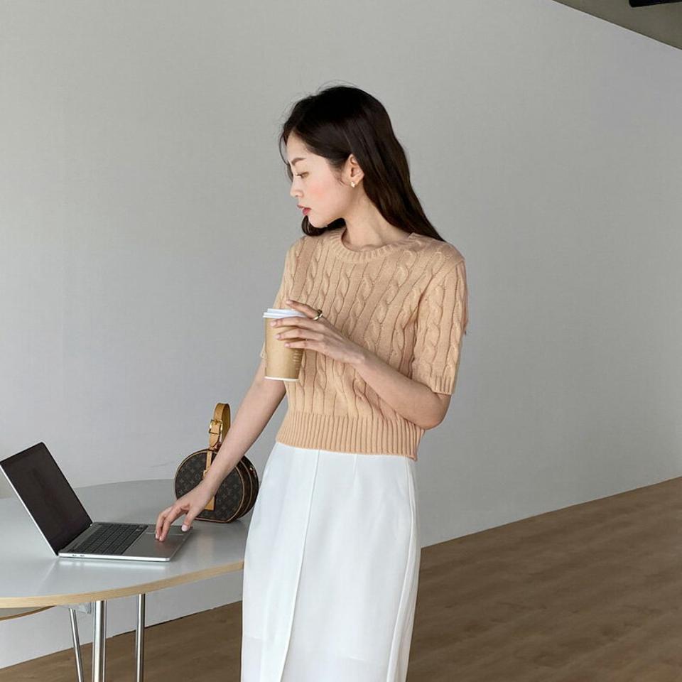 ≪人気商品再入荷≫ラウンドケーブル半袖ニット・t00454 レディース 【tops】 韓国ファッション トップス ニット ラウンドネック 半袖 クロップド ショート ケーブル リブヘム スリムフィット 無地 カラバリ ベーシック 大人 春 夏 デイリー カジュアル 人気