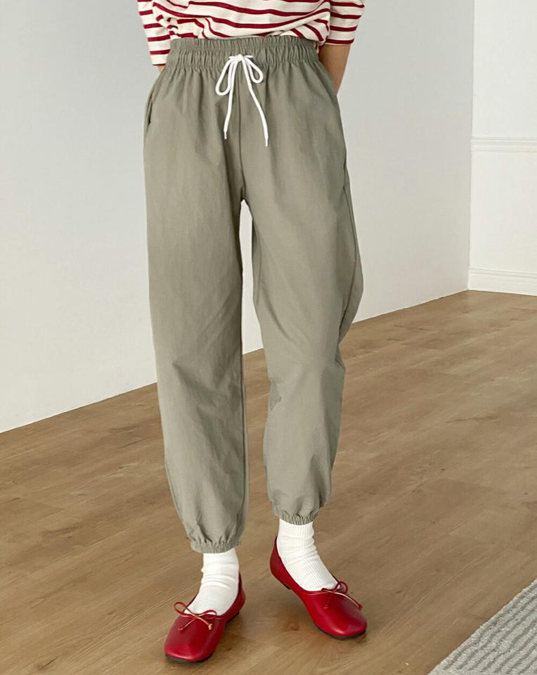 ドロストナイロンジョガーパンツ・t00529 レディース 【pt】 韓国ファッション ボトムス パンツ ロング丈 9分丈 ハイウエスト ドロスト ジョガー ナイロン ワイド ストレート 無地 カラバリ 大人 デイリー シンプル 春 夏 カジュアル