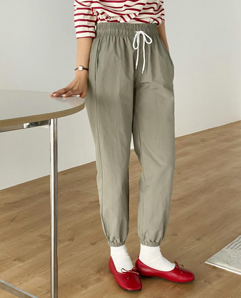 ドロストナイロンジョガーパンツ・t00529 レディース 【pt】 韓国ファッション ボトムス パンツ ロング丈 9分丈 ハイウエスト ドロスト ジョガー ナイロン ワイド ストレート 無地 カラバリ 大人 デイリー シンプル 春 夏 カジュアル