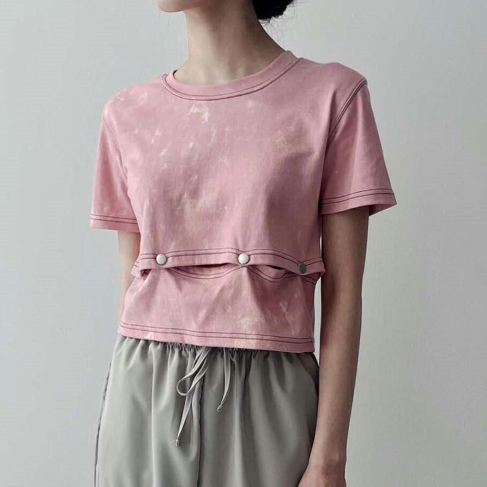 2WAYボタンパターン半袖Tシャツ・p003644 レディース 【tops】トップス Tシャツ 柄 模様 2WAY クロップド丈 ショート丈 ユニーク 個性的 パステル 春 夏 カジュアル ラフ ストリート モード 韓国ファッション MKT