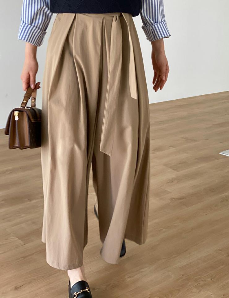 ストラップ付タックフレアパンツ・b00388 レディース 【pt】ボトムス ロング ロングパンツ ディープタック ワイド フレア ハイウエスト バックゴム ロング丈 無地 単色 シンプル フェミニン カジュアル 春 秋 韓国ファッション