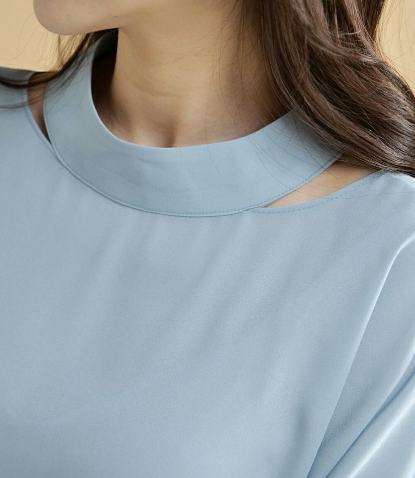 ネックスリットカフスブラウス・b00281 レディース 【bl】 韓国ファッション トップス　ブラウス 長袖 首元 スリット ハーフネック ワイドカフス 袖口 ギャザー アンバランスヘム オフィスカジュアル お出かけ 春　 カジュアル