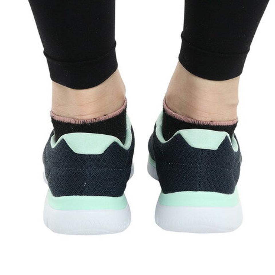 スケッチャーズ（SKECHERS）（レディース）カジュアルシューズ サミッツ ワイド 紺 12980W スニーカー タウン 軽量 クッション 洗濯機洗い可