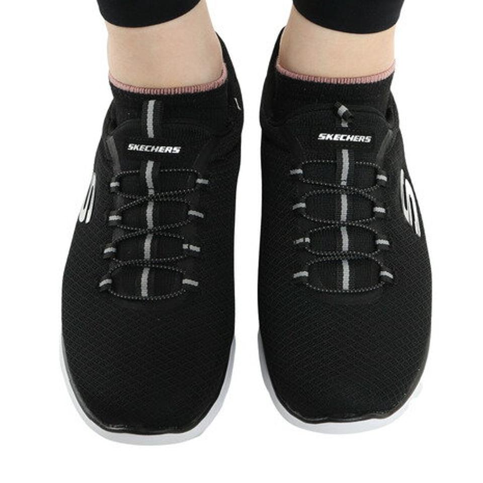 スケッチャーズ（SKECHERS）（レディース）カジュアル シューズ サミッツ ワイド ブラック 黒 12980W-BKW スニーカー タウン 軽量 クッション 洗濯機洗い可