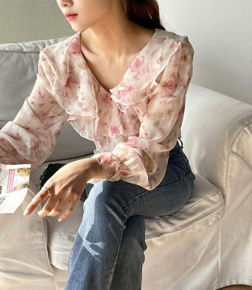 花柄フリルネックブラウス・b00302 レディース 【bl】 韓国ファッション トップス ブラウス フリル 花柄 ロング スリーブ シアー Vネック ボリューム 透け感 春 カジュアル ガーリー フェミニン カジュアル
