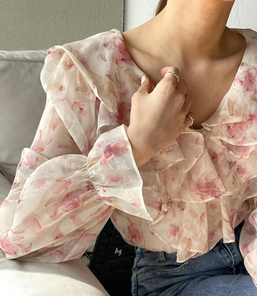 花柄フリルネックブラウス・b00302 レディース 【bl】 韓国ファッション トップス ブラウス フリル 花柄 ロング スリーブ シアー Vネック ボリューム 透け感 春 カジュアル ガーリー フェミニン カジュアル