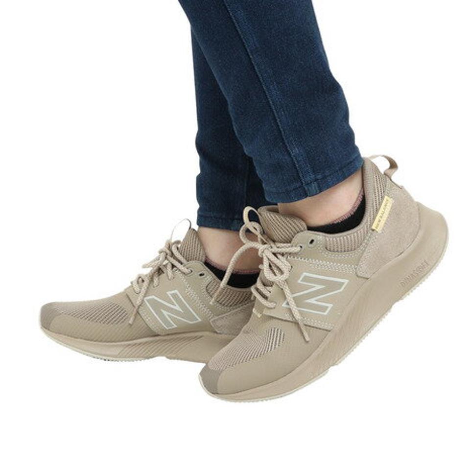 【6/5 24h限定 エントリー＆対象4店舗買い回りで最大P10倍！】ニューバランス（new balance）（メンズ、レディース）スニーカー ダイナソフト 900 v1 ベージュ UA900DC12E スポーツ シューズ タウン ウォーキング 防汚