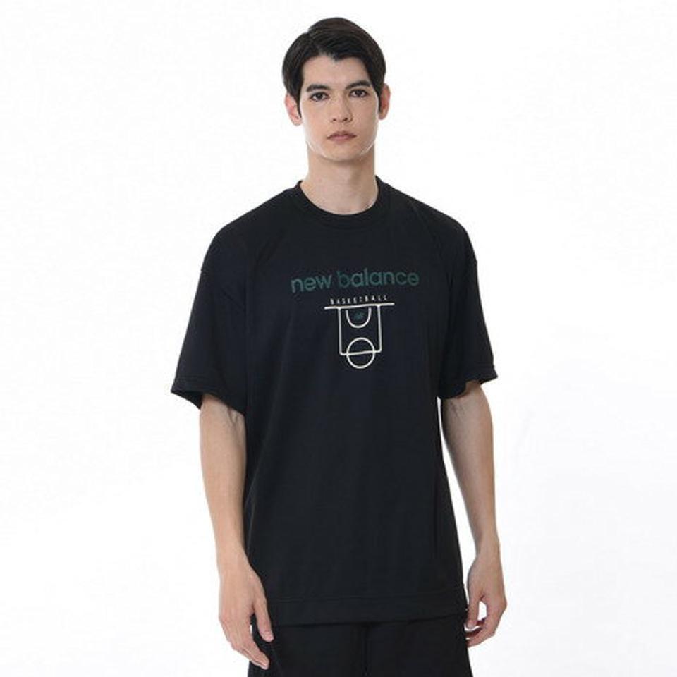 ニューバランス（new balance）（メンズ、レディース）バスケットボールウェア Court Graphic Tシャツ AMT35064BK