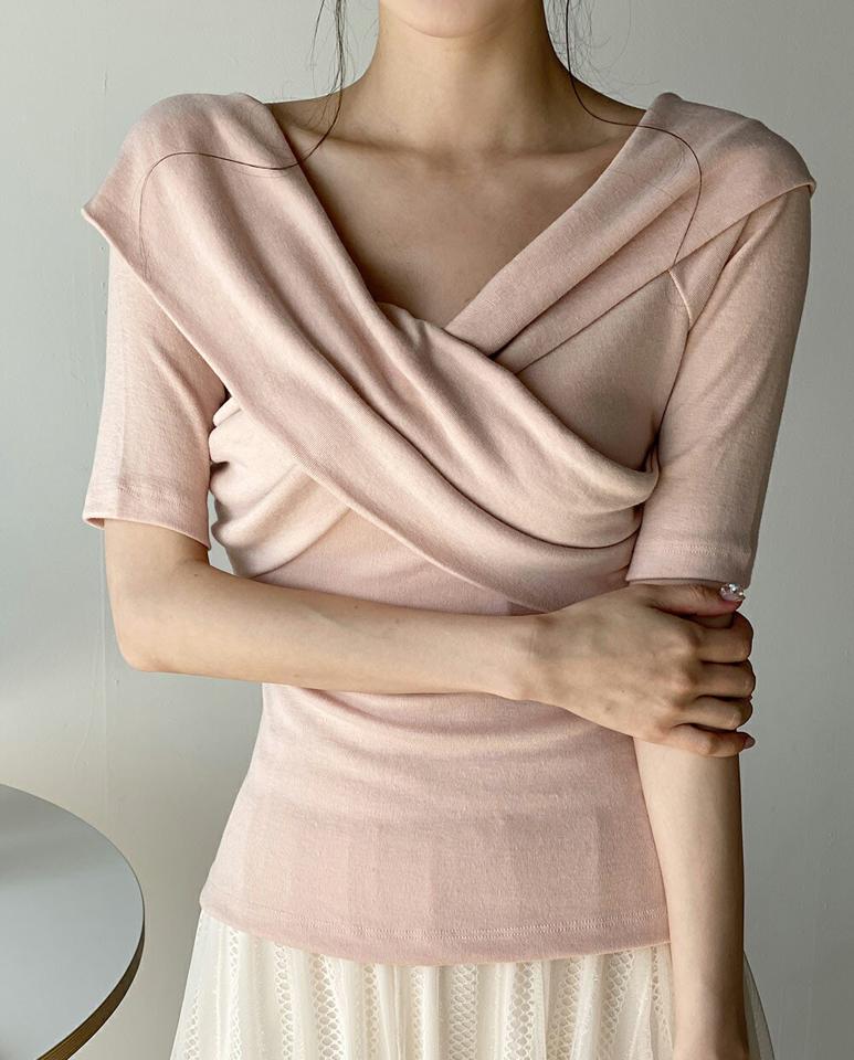 ツイスト半袖Tシャツ・b00497 レディース 【tops】 韓国ファッション トップス Tシャツ ツイストネック Vネック 半袖 セミクロップド ツイスト スリムフィット 細身 デコルテ レーヨン混 無地 大人 ユニーク お出かけ 春 夏 カジュアル