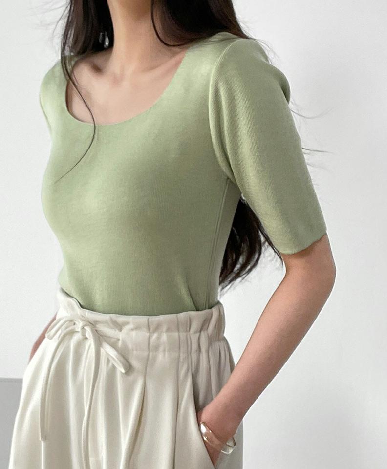 スクエアネックスリム半袖ニット・b00839 レディース 【tops】 韓国ファッション トップス ニット スクエアネック 半袖 クロップド ショート丈 リブ スリムフィット タイト 細身 無地 ニュートラルトーン 大人 シンプル デイリー 春 夏 カジュアル