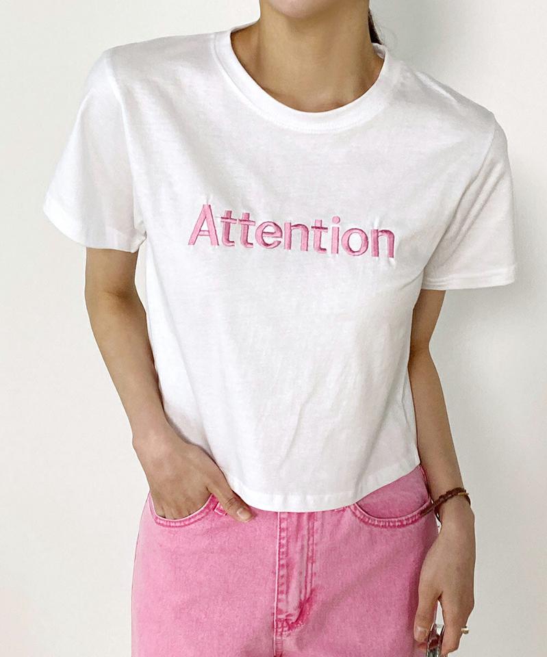 Attention刺繍クロップドTシャツ・t00373 レディース 【tops】 韓国ファッション トップス Tシャツ ロゴT ロゴ ラウンドネック 半袖 クロップド ショート レタリング 刺? 英字 ナチュラルライン 無地 パステル シンプル デイリー キュート 春 夏 カジュアル