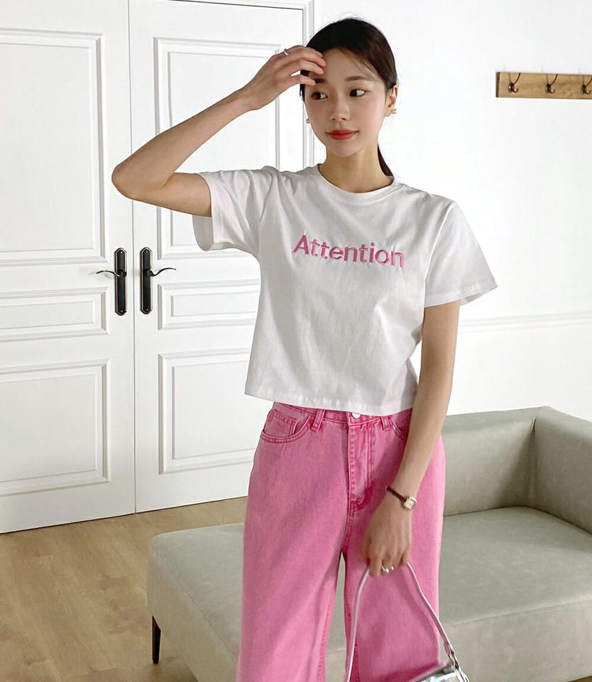 Attention刺繍クロップドTシャツ・t00373 レディース 【tops】 韓国ファッション トップス Tシャツ ロゴT ロゴ ラウンドネック 半袖 クロップド ショート レタリング 刺? 英字 ナチュラルライン 無地 パステル シンプル デイリー キュート 春 夏 カジュアル