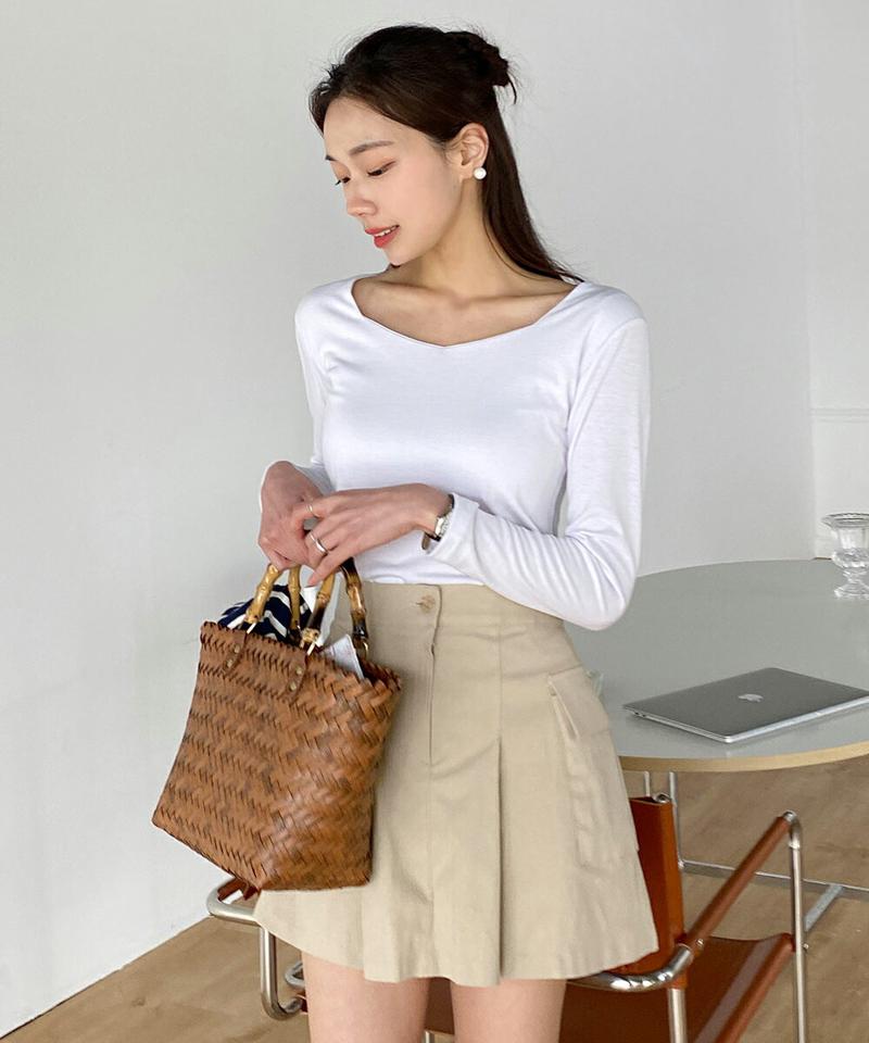 ダイアネック長袖Tシャツ・t00343 レディース 【tops】 韓国ファッション トップス Tシャツ ダイアネック 長袖 クロップド ショート レーヨン混 スリムフィット 細身 無地 シンプル ベーシック デイリー 大人カジュアル 春 夏 カジュアル