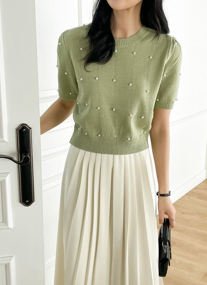 フェイクパール半袖パフニット・b72052 レディース 【tops】 韓国ファッション トップス ニット ラウンドネック 半袖 パフスリーブ クロップド ショート リブヘム フェイクパール ナチュラルライン 無地 大人 キュート 春 夏 カジュアル