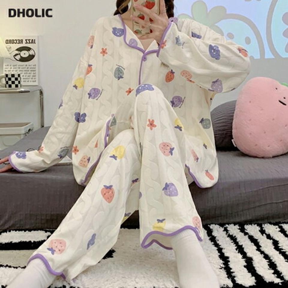 ストロベリーベアパジャマSET・p003965 レディース 【uw】パジャマ セット SET 2点 ルームウェア 部屋着 寝巻 トップス 長袖 柄 模様 配色 ボタン パンツ ロング丈 秋 冬 カジュアル ラフ かわいい 可愛い キュート 韓国ファッション MKT