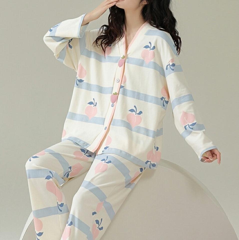 ピーチボーダーパジャマSET・p003964 レディース 【uw】2点 セット パジャマ 部屋着 ルームウェア トップス 長袖 柄 模様 ボーダー パンツ ロング丈 Vネック 秋 冬 カジュアル かわいい 可愛い キュート ラブリー パステル 韓国ファッション MKT