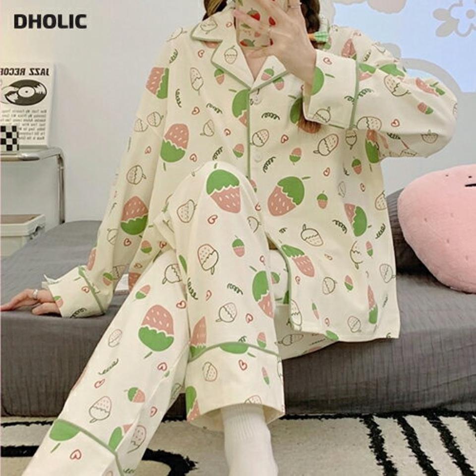 パイピングストロベリーパジャマSET・p004035 レディース 【uw】パジャマ ルームウェア 部屋着 ナイトウェア トップス 長袖 シャツ 柄 模様 パイピング パンツ ロング丈 秋 冬 かわいい 可愛い キュート 韓国ファッション MKT