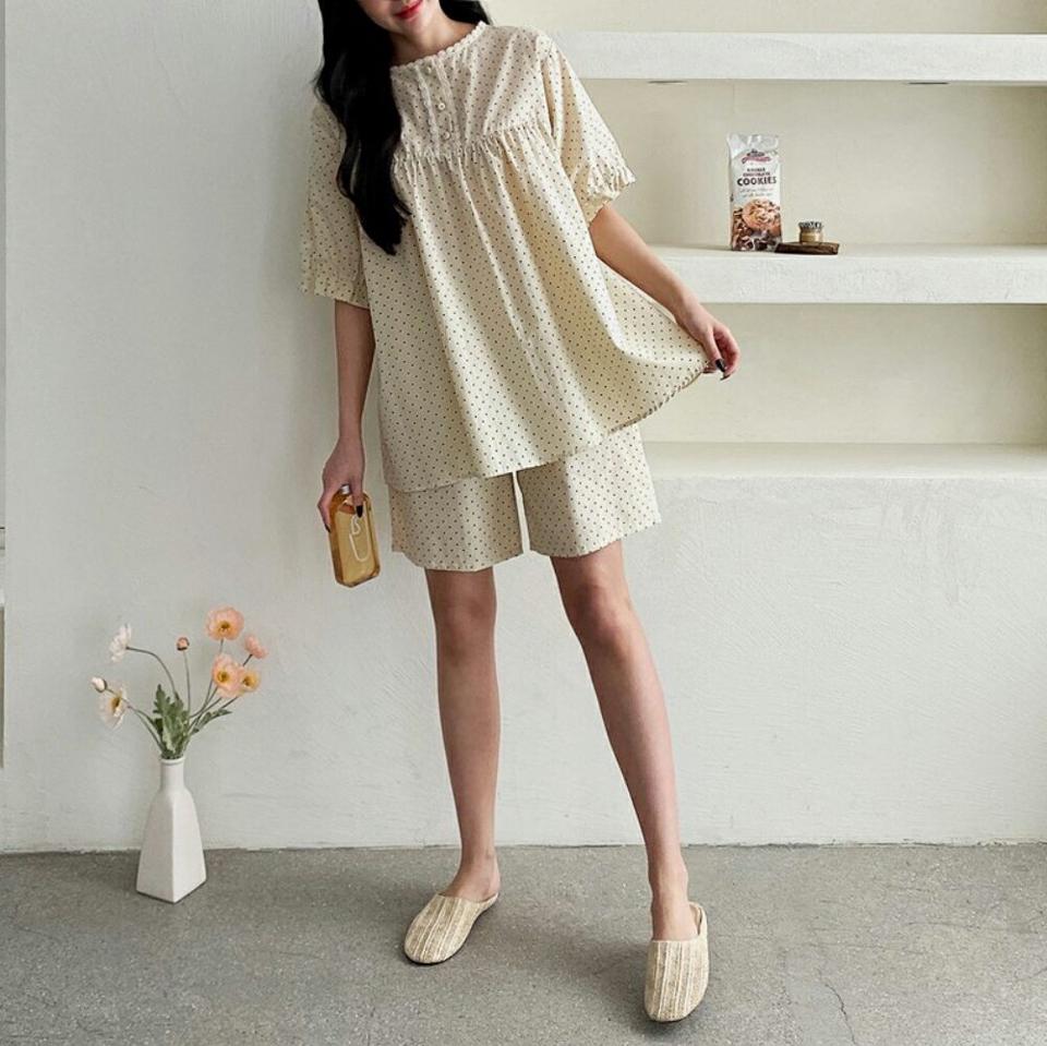 ドットレース半袖パジャマSET・p004018 レディース 【uw】パジャマ セット セットアップ setup トップス 半袖 柄 模様 ドット レース ボタン ぼたん 体系カバー パンツ ショート丈 春 夏 かわいい 可愛い ルームウェア 韓国ファッション MKT