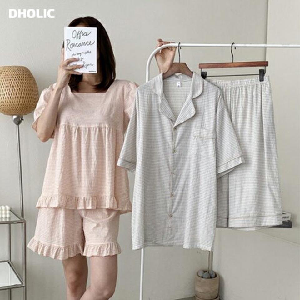 フリルチェックパジャマSET・p004016 レディース 【uw】パジャマ セット セットアップ setup トップス 単色 無地 半袖 フリル チェック スクエアネック 鎖骨 デコルテ パンツ ショート丈 ルームウェア 春 夏 キュート 韓国ファッション MKT