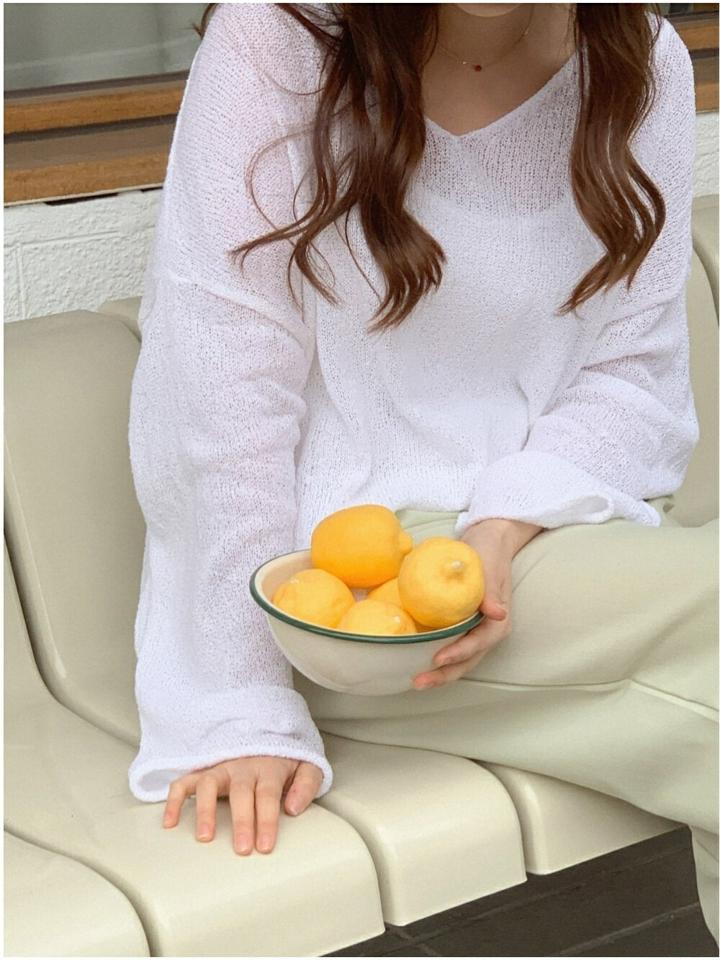 ロールヘムVネックシアーニット・p004003 レディース 【tops】トップス ニット セーター 単色 無地 シンプル ベーシック ロールヘム Vネック 鎖骨 デコルテ ルーズ ドロップショルダー オーバー 春 秋 冬 シアー シースルー 韓国ファッション MKT