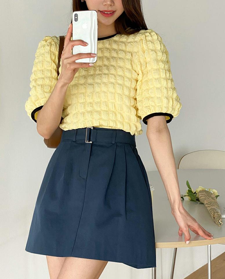 バックリボンエンボスブラウス・t00459 レディース 【bl】 韓国ファッション トップス ブラウス ラウンドネック 半袖 クロップド エンボス 凸凹生地 バックリボン ストラップ 配色 無地 大人 ガーリー カラフル 春 夏 カジュアル