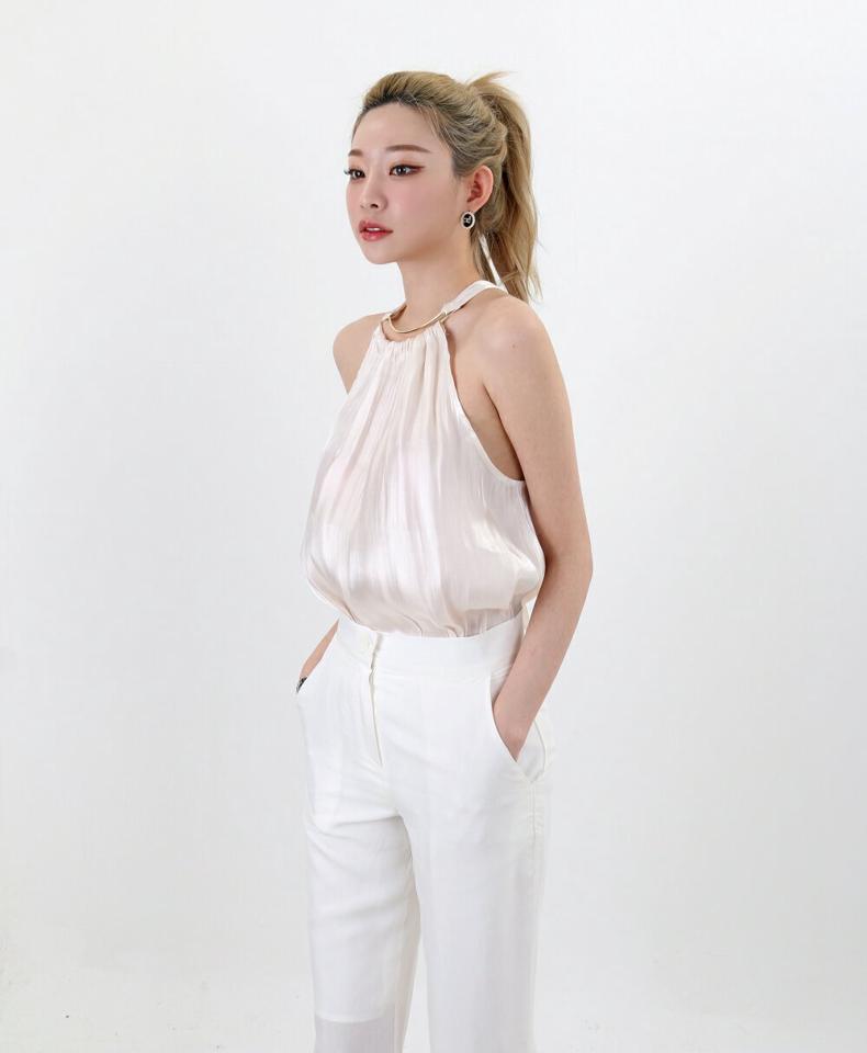 メタルバーホルターネックノースリーブ・p004177 レディース 【tops】トップス ノースリーブ スリーブレス ホルターネック 単色 無地 シンプル 大人 サテン 光沢 艶 セクシー 大人 春 夏 大人 肌見せ 韓国ファッション MKT