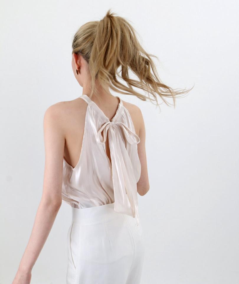 メタルバーホルターネックノースリーブ・p004177 レディース 【tops】トップス ノースリーブ スリーブレス ホルターネック 単色 無地 シンプル 大人 サテン 光沢 艶 セクシー 大人 春 夏 大人 肌見せ 韓国ファッション MKT