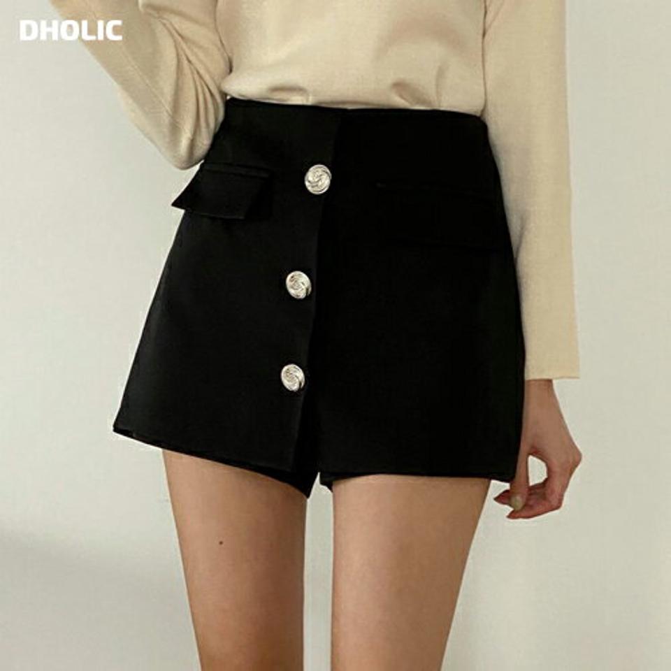 シルバーボタンショートパンツ・t00581 レディース 【pt】 韓国ファッション ボトムス パンツ ショート丈 ハーフパンツ ハイウエスト シルバーボタン 台形 スリムフィット 無地 シンプル ガーリー 大人 お出かけ 春 夏 カジュアル