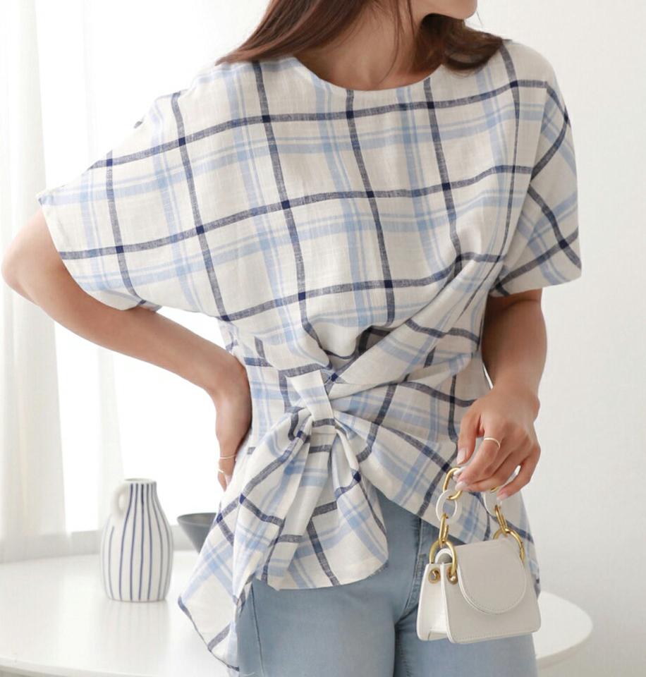 リネン混チェックアンバランスブラウス・p004195 レディース 【bl】 韓国ファッション トップス ブラウス ラウンドネック 半袖 ドルマンスリーブ またため アンバランス ツイスト リネン混 チェック柄 体型カバー お出かけ 春 夏 カジュアル MKT