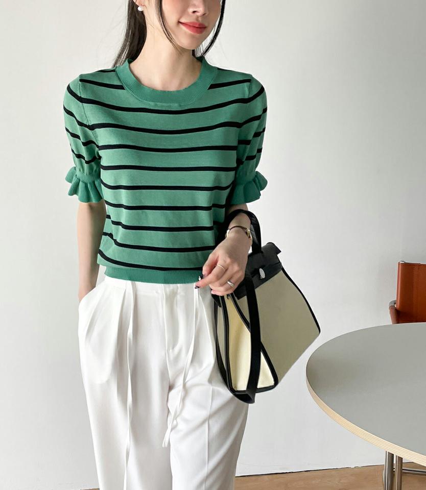 ボーダーフリルスリーブニット・t00421 レディース 【tops】 韓国ファッション トップス ニット ラウンドネック 半袖 フリルスリーブ ボーダー リブヘム クロップド ナチュラルライン 大人 ユニーク キュート デイリー 春 夏 カジュアル