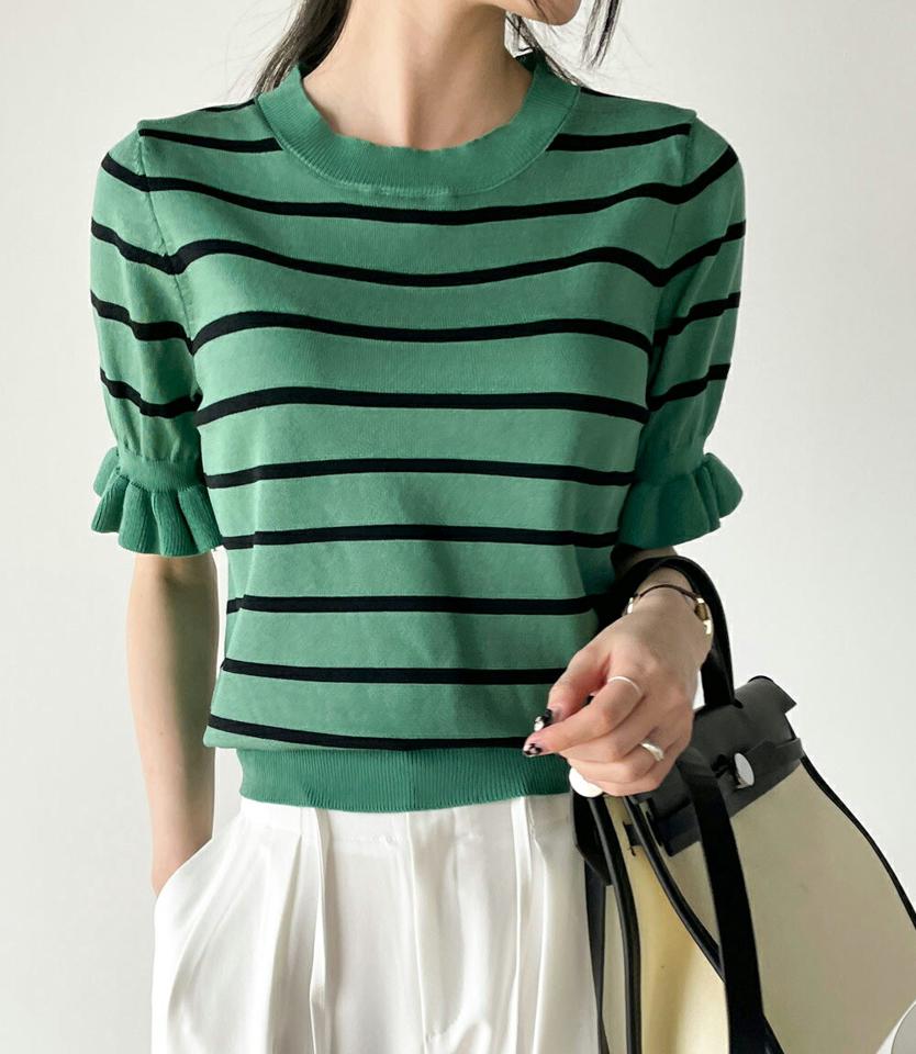 ボーダーフリルスリーブニット・t00421 レディース 【tops】 韓国ファッション トップス ニット ラウンドネック 半袖 フリルスリーブ ボーダー リブヘム クロップド ナチュラルライン 大人 ユニーク キュート デイリー 春 夏 カジュアル