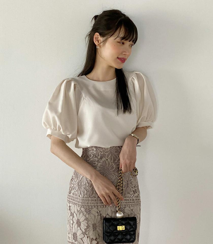 【4DAY限定SALE】バルーンスリーブブラウス・t00599 レディース 【bl】 韓国ファッション トップス ブラウス ラウンドネック 半袖 パフバルーンスリーブ クロップド ボリューム 無地 オフィスカジュアル ガーリー お出かけ 春 夏 カジュアル