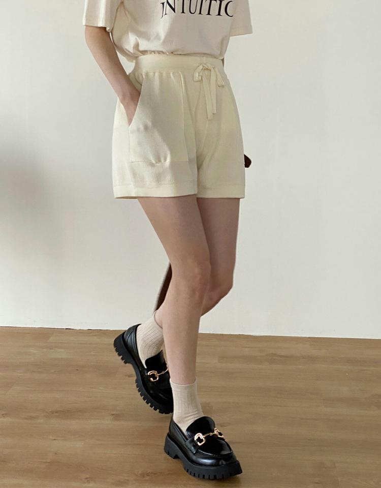 ストリング付ニットショートパンツ・b00608 レディース 【pt】 韓国ファッション ボトムス パンツ ショート丈 ハイウエイ ストリング リボン ポケット ニット ワイド ストレート アクリル 無地 カラフル シンプル デイリー 春 夏 カジュアル