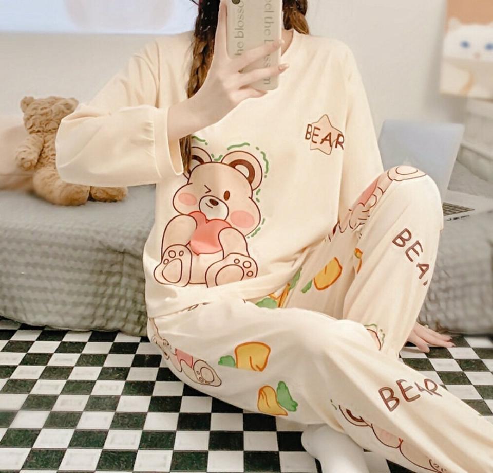 BEARプリントパジャマSET・p004328 レディース 【uw】パジャマ セット set 2点 トップス 長袖 Tシャツ 柄 模様 キャラクター プリント パンツ ロング丈 柄 模様 秋 冬 カジュアル 可愛い かわいい キュート 韓国ファッション MKT